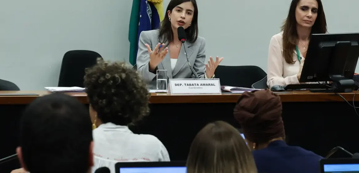 Grupo de trabalho na Câmara aprova projeto que criminaliza a misoginia