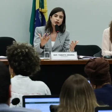 0d9a5159 Grupo de trabalho na Câmara aprova projeto que criminaliza a misoginia