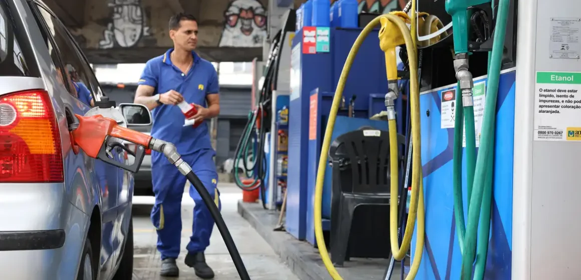 Governo abre crédito extraordinário de R$ 550 milhões para subsidiar importação de diesel rodoviário