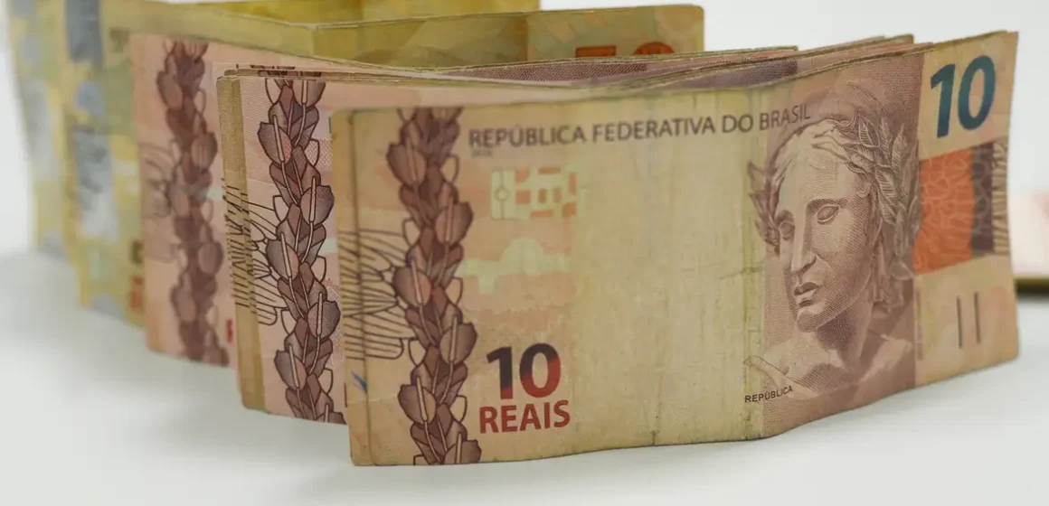 Mercado projeta Selic em 14% no fim de 2026 em pesquisa usada pelo Copom