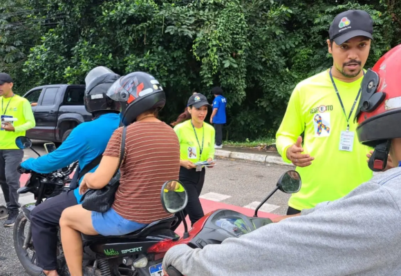 Detran reforça uso de capacete, cinto, cadeirinha e transporte seguro de pets