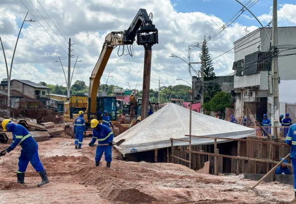 Interdição na João Paulo II permite avanço das obras do sexto viaduto metropolitano