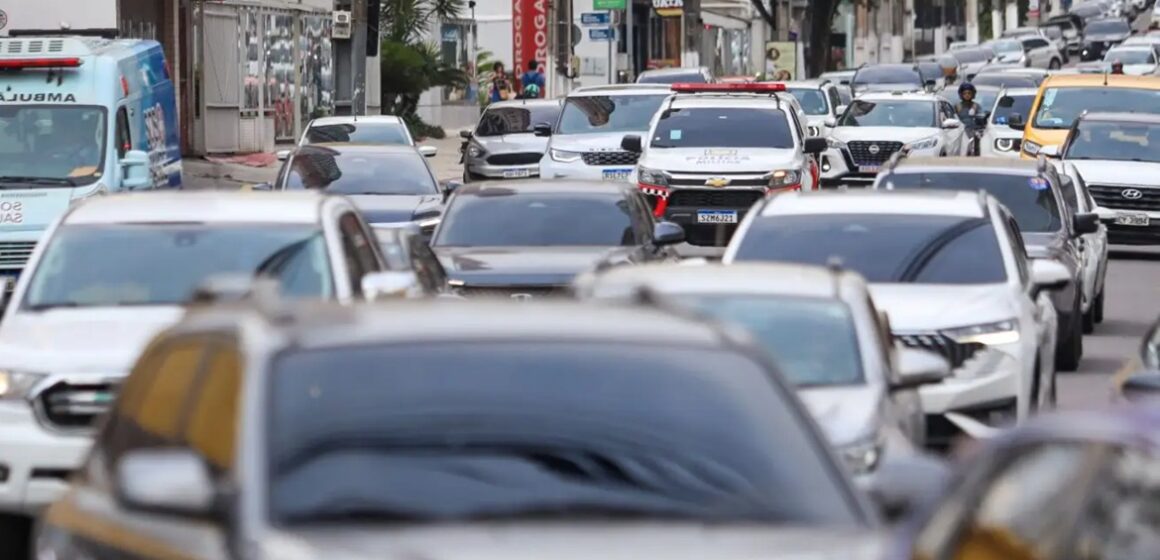 Motoristas precisam redobrar cuidados no trânsito durante as férias para evitar suspensão da CNH