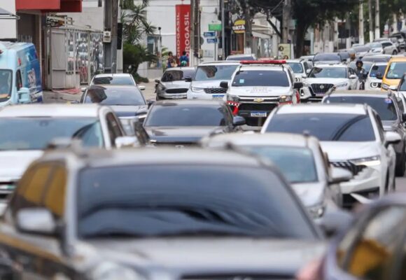 Motoristas precisam redobrar cuidados no trânsito durante as férias para evitar suspensão da CNH