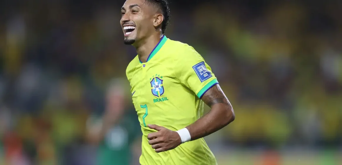 Raphinha diz que seleção brasileira chegou “forte” para Copa de 2026 após período de “muitas cobranças e dúvidas”