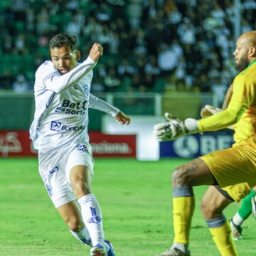 Paysandu tem dois expulsos, leva virada do Figueirense e cai para terceiro na Série C
