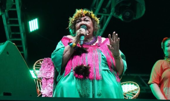 Dez anos de “Banzeiro” consolidam Dona Onete como referência da música paraense
