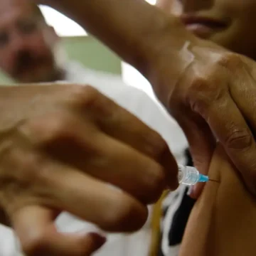 906767-hpv_vascina_-2767 Vacinação de adolescentes contra HPV é estendida no Brasil