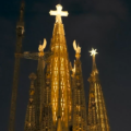 Espetáculo de luzes marca inauguração da Torre de Jesus Cristo na Sagrada Família