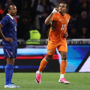 Doue-comemora-gol-marcado-pela-Costa-do-Marfim-sobre-a-Franca-enquanto-Kounde-lamenta-scaled-aspect-ratio-512-320 Derrota para Costa do Marfim tira França da liderança do ranking da Fifa; Argentina assume 1º lugar