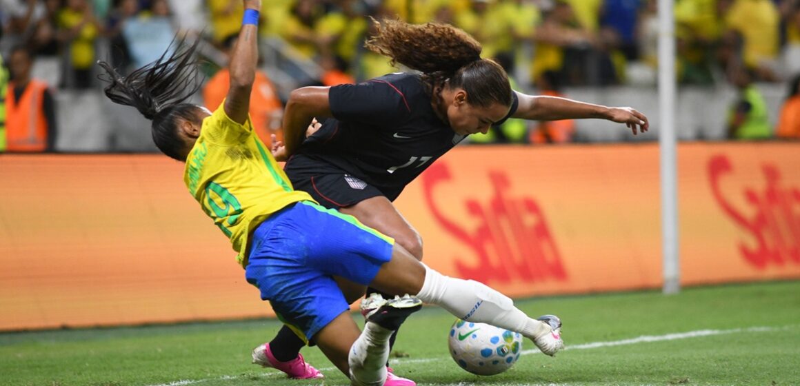 Kely_Pereira_Staff_Images_CBF_62_c715c005ff Seleção feminina é derrotada pelos EUA em amistoso no Castelão marcado por expulsões, incluindo da técnica Arthur Elias; Brasil perde por 1 a 0 com gol contra