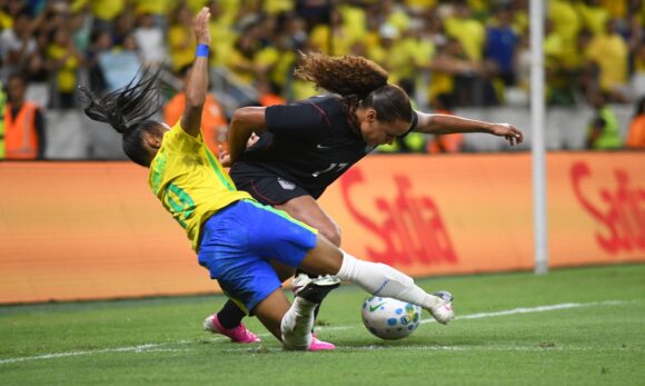 Kely_Pereira_Staff_Images_CBF_62_c715c005ff Seleção feminina é derrotada pelos EUA em amistoso no Castelão marcado por expulsões, incluindo da técnica Arthur Elias; Brasil perde por 1 a 0 com gol contra