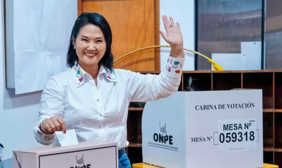 Keiko Fujimori é eleita presidente do Peru após disputa acirrada