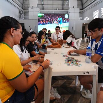 Mercado de São Brás, em Belém, vira ponto de troca de figurinhas com telão de 15 m² e ambiente climatizado aos domingos
