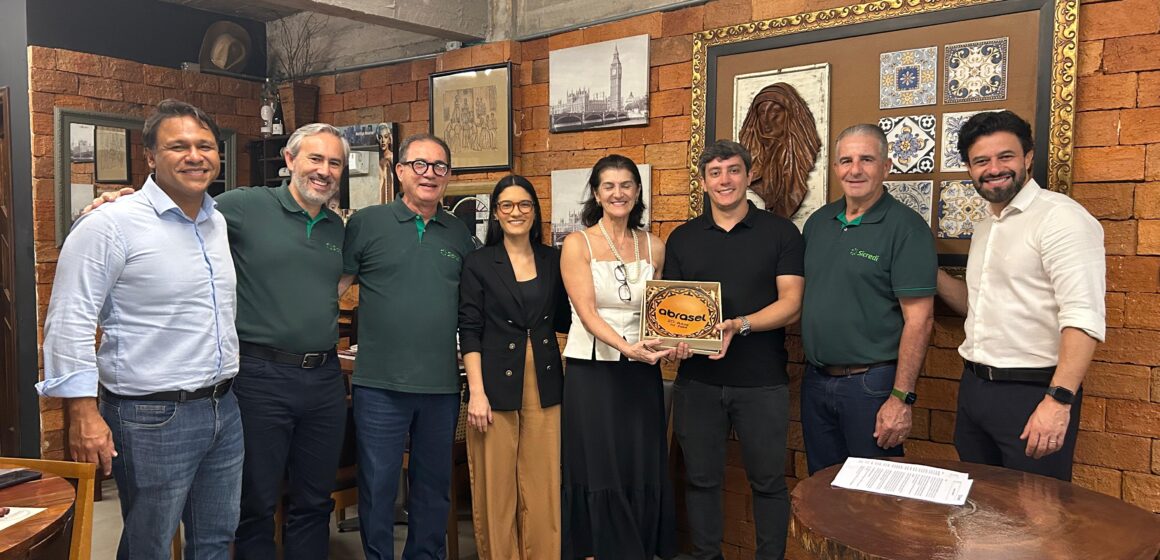Sicredi e Abrasel firmam parceria para ampliar soluções financeiras a bares e restaurantes no Pará