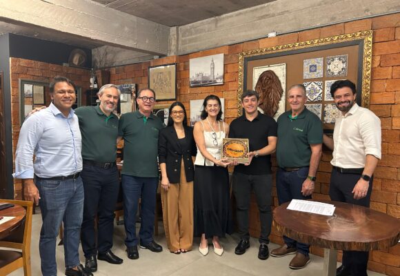Sicredi e Abrasel firmam parceria para ampliar soluções financeiras a bares e restaurantes no Pará