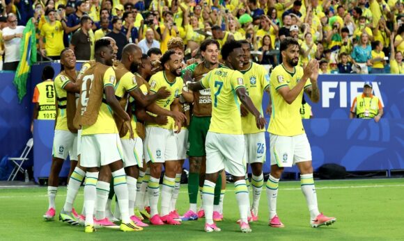 Com show de Vini Jr., Brasil vence Escócia e avança como líder do Grupo C