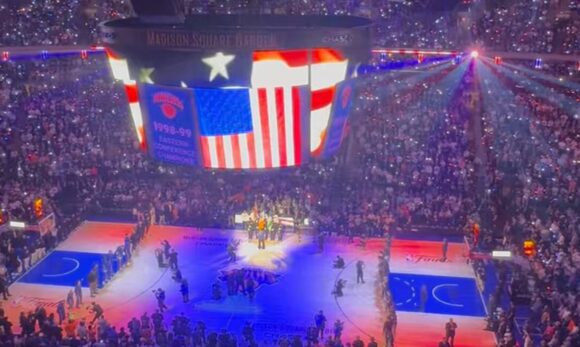 X2Twitter.com_lgoytN3nVMIY75tT Donald Trump é vaiado durante partida das finais da NBA em Nova York