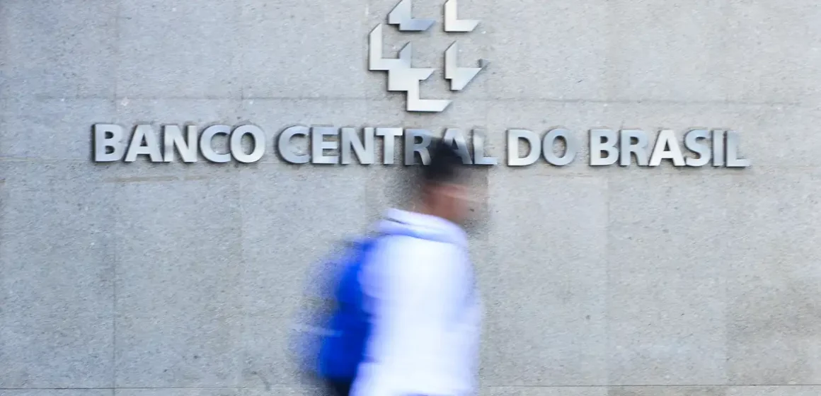 Mercado eleva projeção da inflação para 5,33% e vê Selic em 14% ao ano em 2026