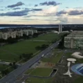 Governo libera servidores federais mais cedo nos jogos do Brasil na Copa com compensação obrigatória