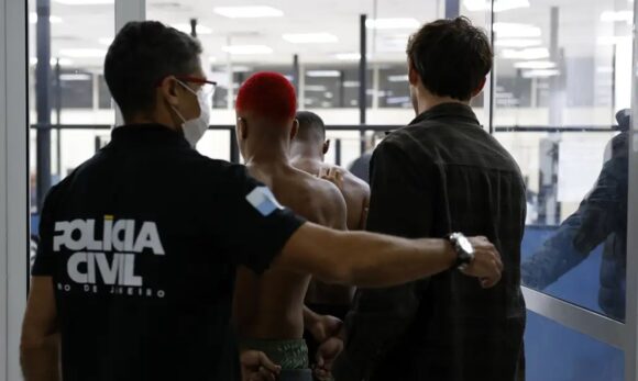 Polícia Federal diz que o Comando Vermelho controla garimpo ilegal em terra indígena e lucra com ouro do crime