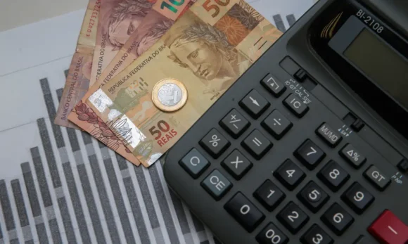 PIB brasileiro surpreende e mercado eleva projeção de crescimento pela sexta semana