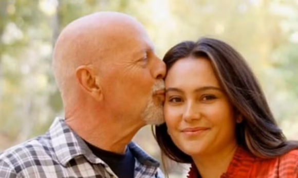 Esposa de Bruce Willis diz que conviver com demência do marido é um ‘luto constante’