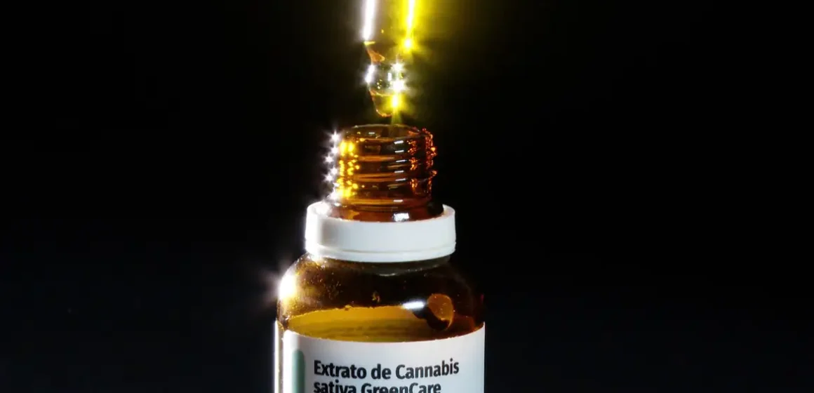 extrato_de_cannabis_e_utilizado_para_dores_fisicas_e_mentais (1) Pesquisa inédita mostra que 44% dos pacientes canábicos que importam medicamentos praticam musculação