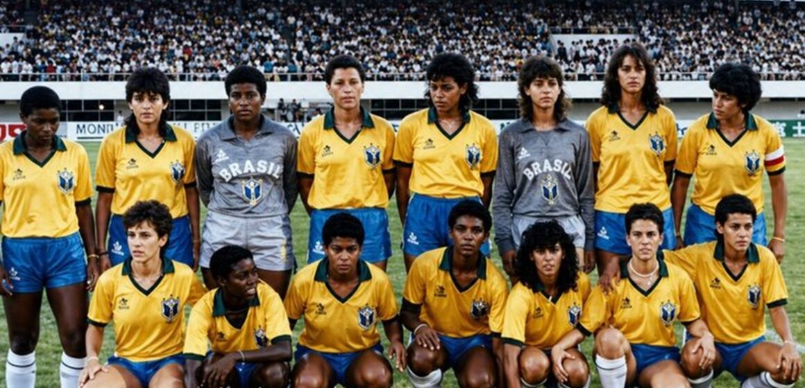 image-1600-3b40e28ac1ee2cc2595c8213997b5ee9 Lula sanciona lei da Copa do Mundo Feminina 2027 e reconhece pioneiras com prêmio de R$ 500 mil