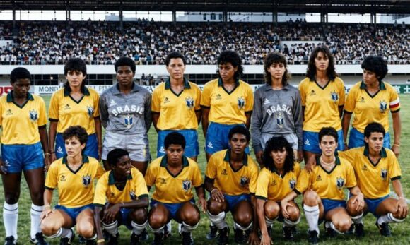 Lula sanciona lei da Copa do Mundo Feminina 2027 e reconhece pioneiras com prêmio de R$ 500 mil