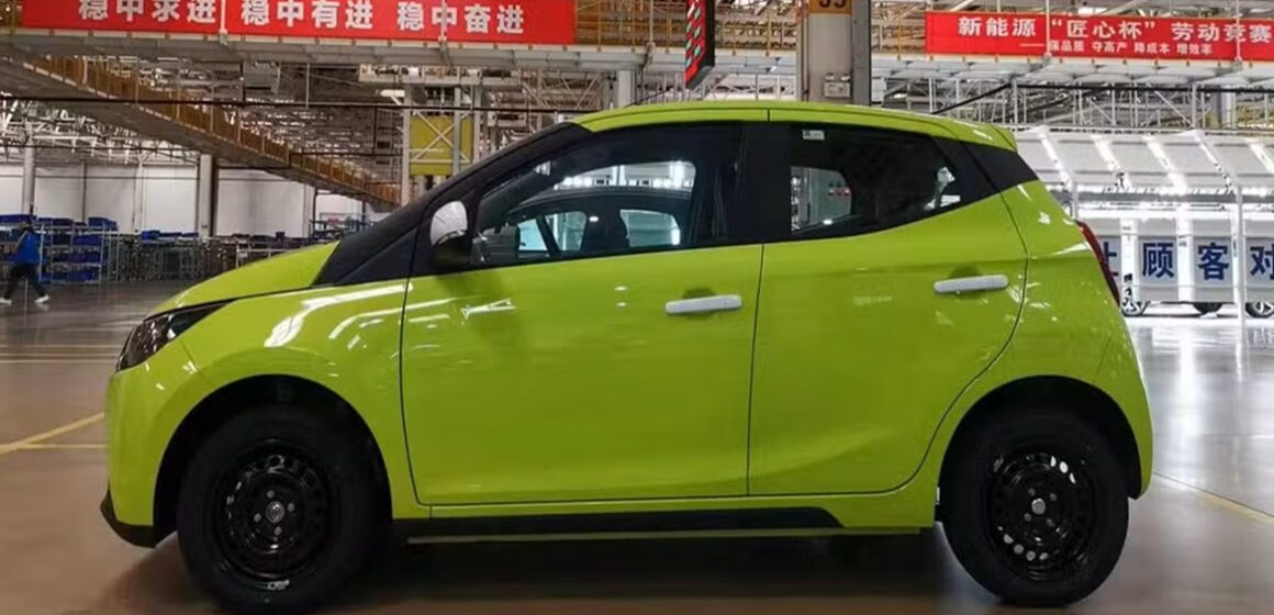 jmev-ev2-lateral Carro elétrico mais acessível do Brasil chega ao mercado por menos de R$ 70 mil