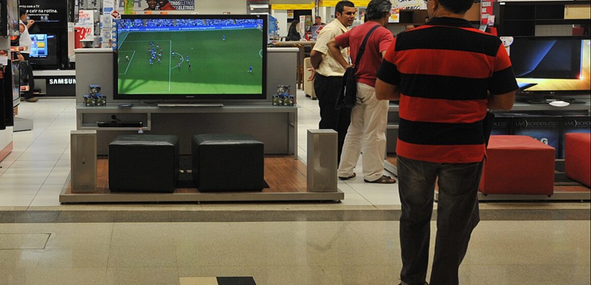 lojas_em_brasilia_0 Vendas de TVs disparam 30% no e-commerce em ano de Copa do Mundo