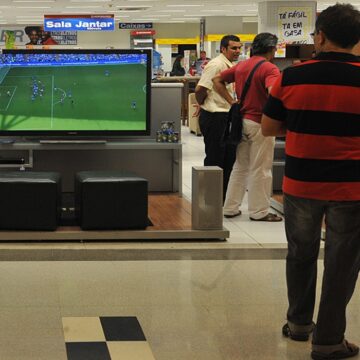 Vendas de TVs disparam 30% no e-commerce em ano de Copa do Mundo