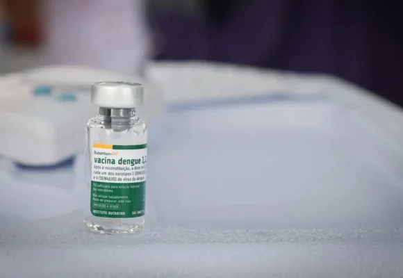 Butantan mantém estudo da vacina da dengue em idosos na Região Sul mesmo após suspensão da imunização pelo Ministério da Saúde