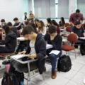 Senado aprova inclusão da educação financeira no currículo do ensino fundamental e médio; texto volta à Câmara