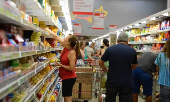 Cesta básica sobe em 17 capitais e São Paulo tem maior custo