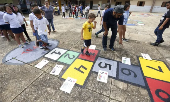Férias escolares de 2027 coincidirão com Copa Feminina, de 24 de junho a 25 de julho; lei autoriza feriados em jogos do Brasil