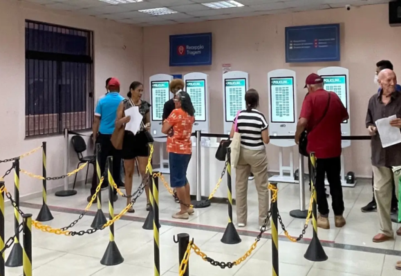 Totens de atendimento agilizam recepção de até 1,5 mil usuários por dia na Poli Metropolitana