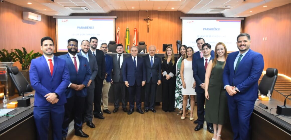 Nove novos auditores de controle externo tomam posse no TCE-PA
