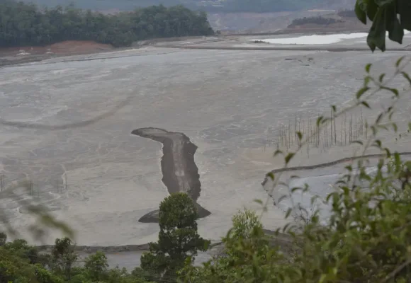 Relatório da ANA aponta 213 barragens em situação crítica no país; mineração lidera com 55 estruturas prioritárias