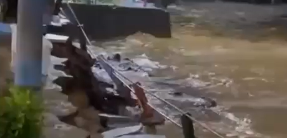Temporal com ventos fortes provoca danos em obra da orla de Terra Santa