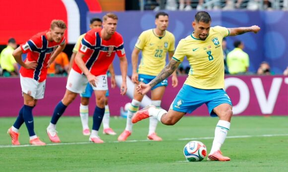 41% dos torcedores acreditam que Brasil nunca mais será campeão, aponta pesquisa após eliminação na Copa