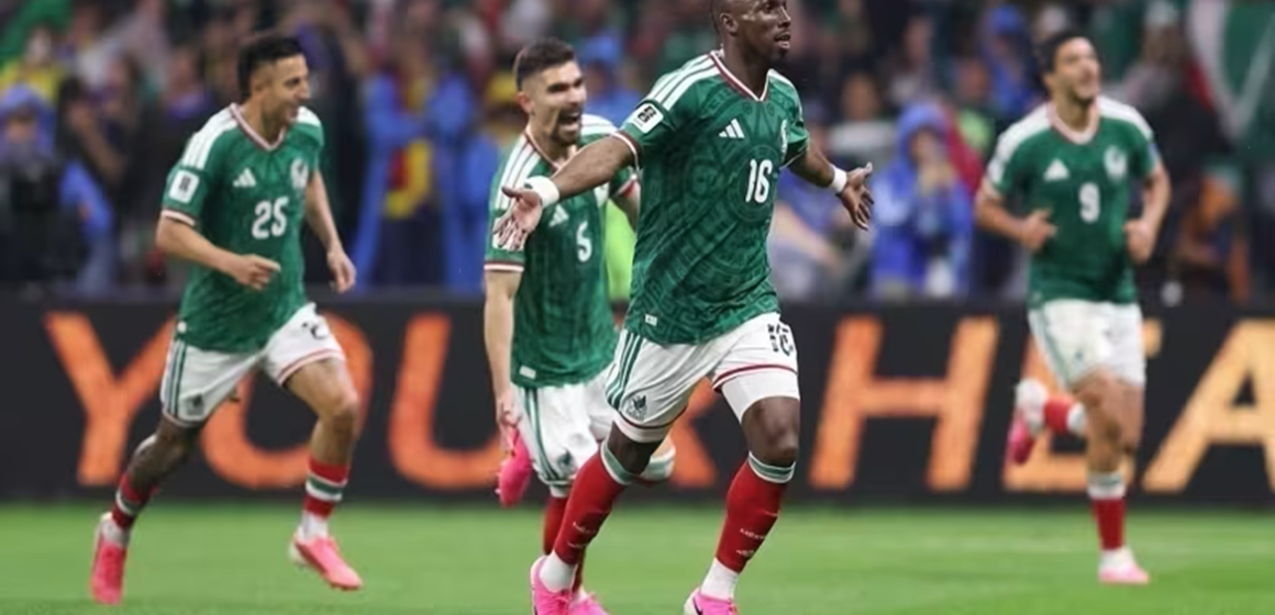 México vence Equador por 2 a 0 e quebra jejum de 40 anos ao avançar às oitavas da Copa