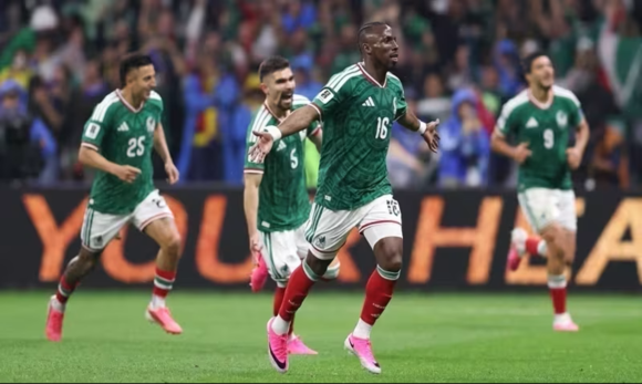 México vence Equador por 2 a 0 e quebra jejum de 40 anos ao avançar às oitavas da Copa
