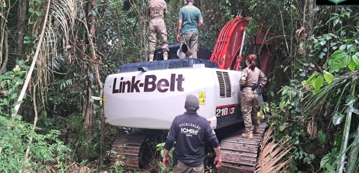 OPERACAO-PF-PARA-1 Operação destrói equipamentos usados em garimpo ilegal no sudeste do Pará