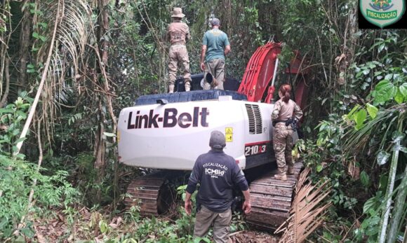OPERACAO-PF-PARA-1 Operação destrói equipamentos usados em garimpo ilegal no sudeste do Pará