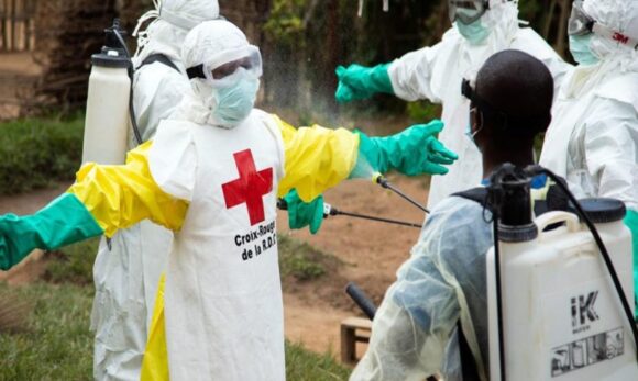 Surto de ebola ultrapassa 2 mil casos e preocupa autoridades de saúde