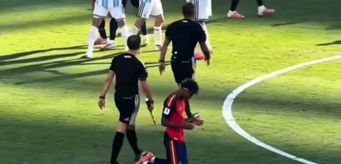 SaveClip.App_751798878_1556402009261020_530961826213806964_n Imagens mostram Yamal orando e ao fundo confusão após jogo da final da copa