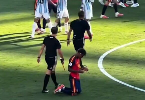 SaveClip.App_751798878_1556402009261020_530961826213806964_n Imagens mostram Yamal orando e ao fundo confusão após jogo da final da copa