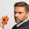 Fábio Rabin apresenta novo show de stand-up em Belém no dia 8 de agosto no Teatro IT Center